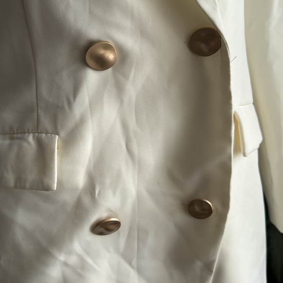 Pretty Little Thing Ivory Button Blazer Dress - Picture 5 of 10